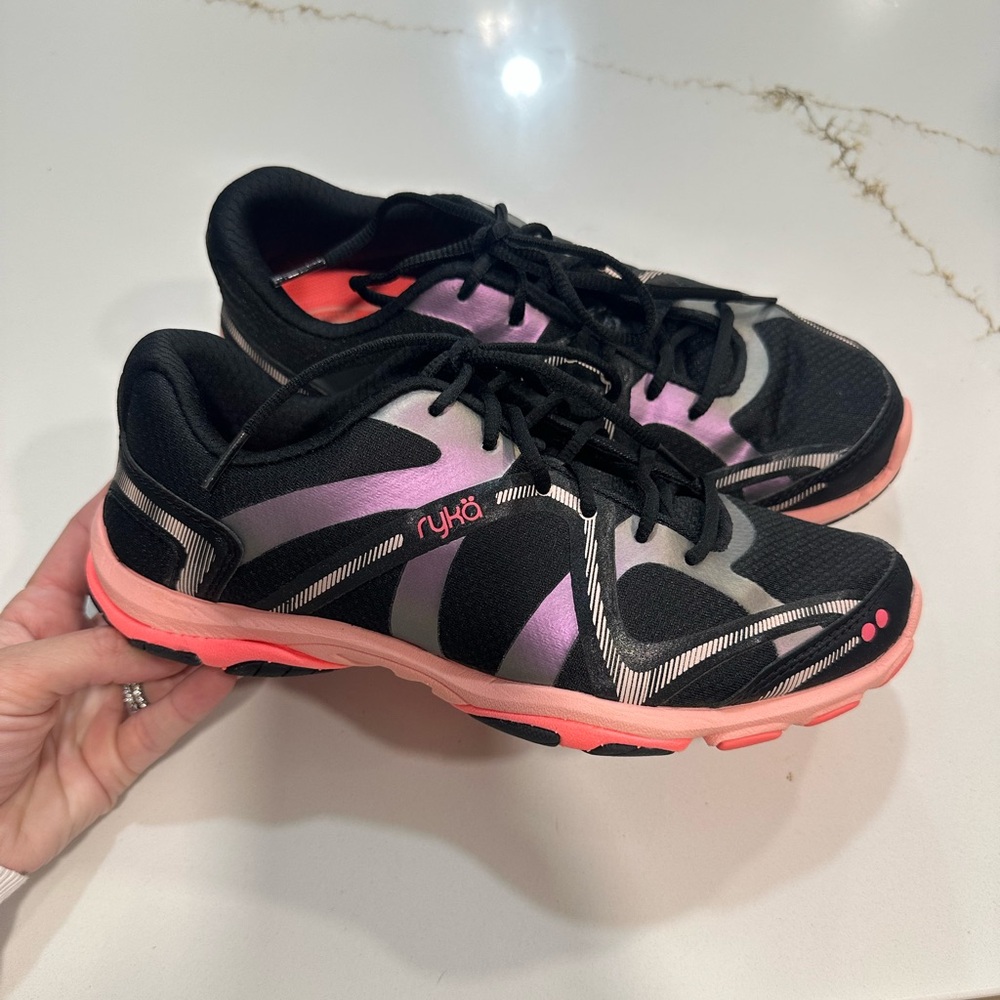 Womens ryka influence training shoes size 6